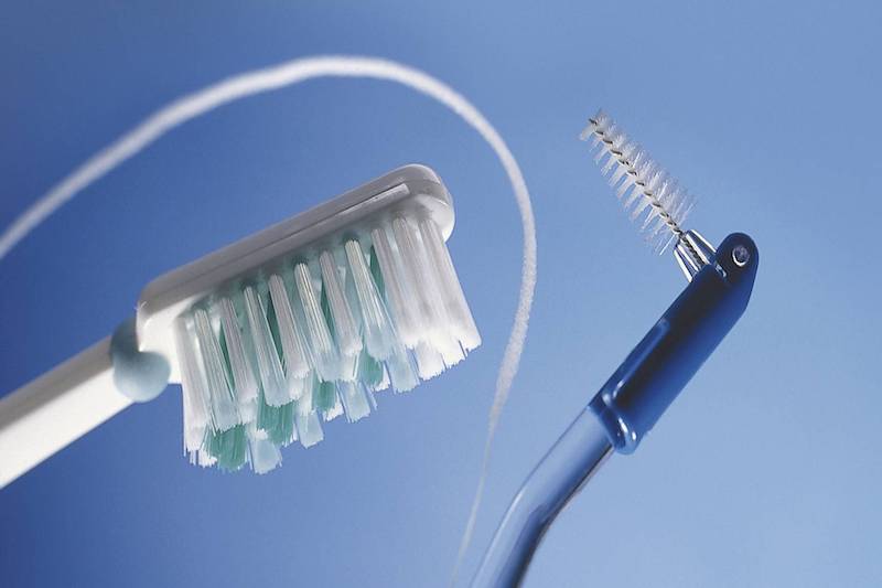 Как ухаживать за зубными имплантами