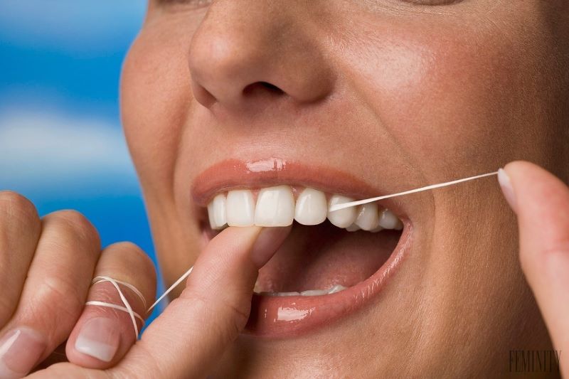 Какая зубная нить лучше – вощеная и невощеная
